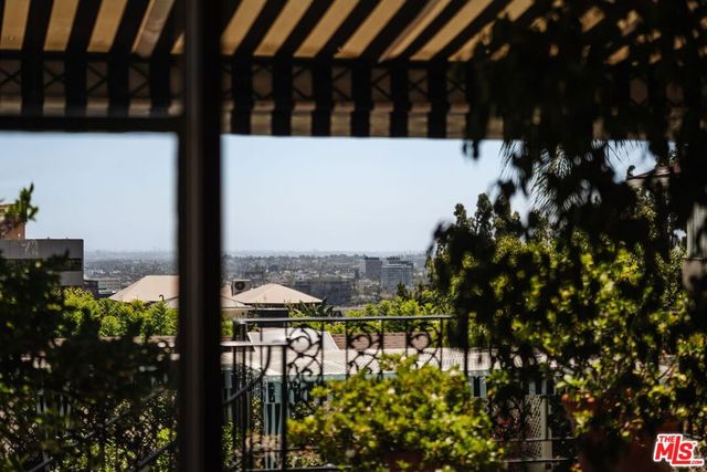 1219 Sunset Plaza Drive 3, West Hollywood, CA 90069