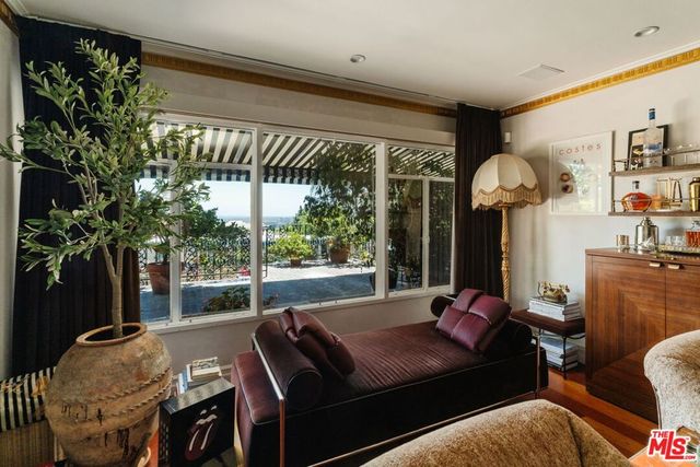1219 Sunset Plaza Drive 3, West Hollywood, CA 90069