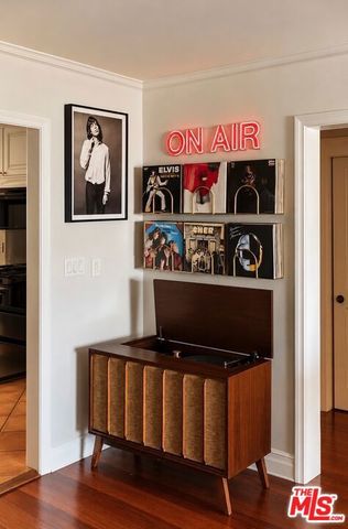 1219 Sunset Plaza Drive 3, West Hollywood, CA 90069