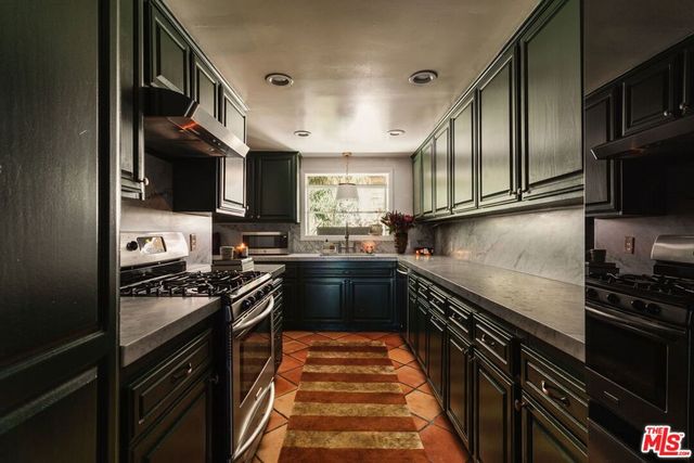 1219 Sunset Plaza Drive 3, West Hollywood, CA 90069