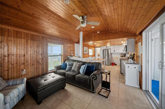 3130 Fm-2031, Matagorda, TX 77414