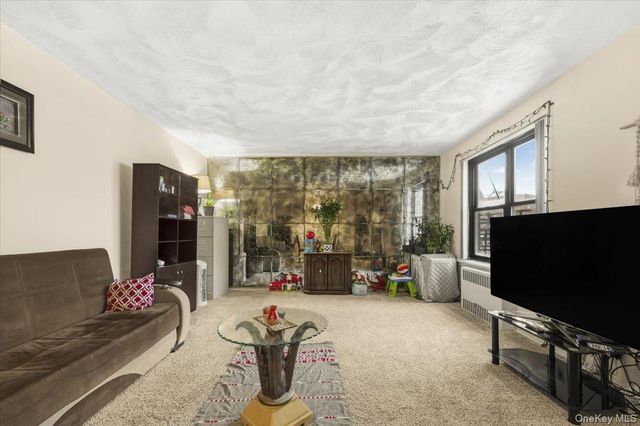 204-15 Foothill Avenue B44, Hollis, NY 11423