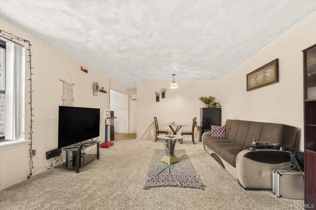 204-15 Foothill Avenue B44, Hollis, NY 11423