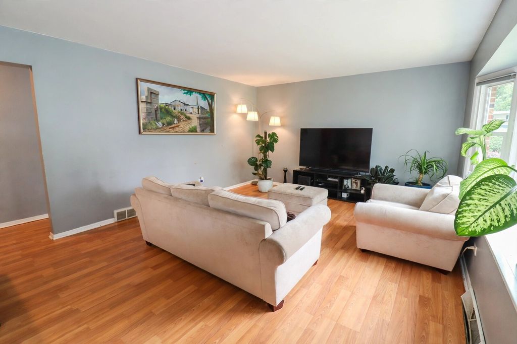 348 Cherrywood Road, Buffalo Grove, IL 60089 — photo 5