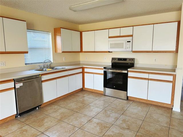 15090 WATERFORD CHASE PKWY, Orlando, FL 32828