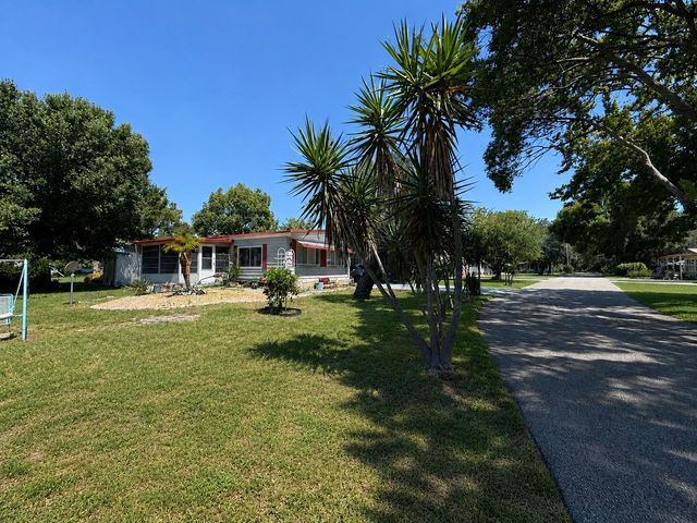 2595 BROOKSIDE CIR, Mount Dora, FL 32757