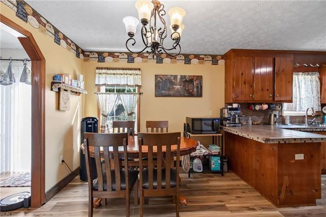 102 Butlers Pointe Ln, Smithfield, VA 23430