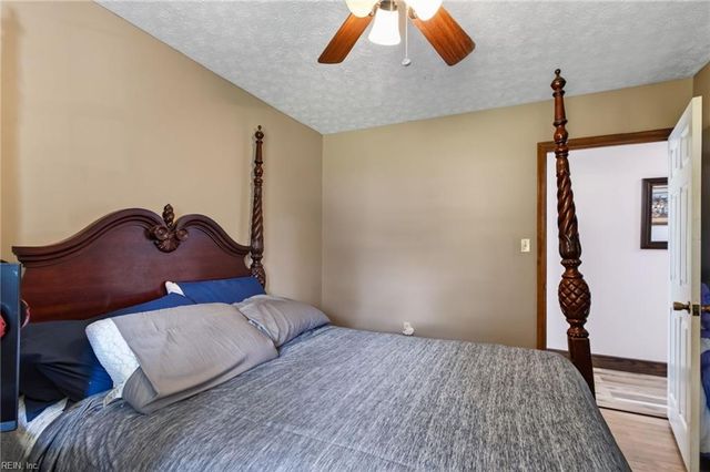 102 Butlers Pointe Ln, Smithfield, VA 23430