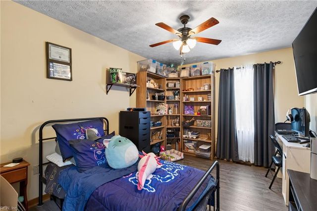 102 Butlers Pointe Ln, Smithfield, VA 23430