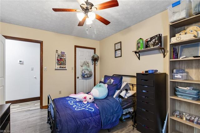 102 Butlers Pointe Ln, Smithfield, VA 23430