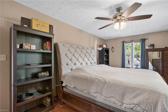 102 Butlers Pointe Ln, Smithfield, VA 23430