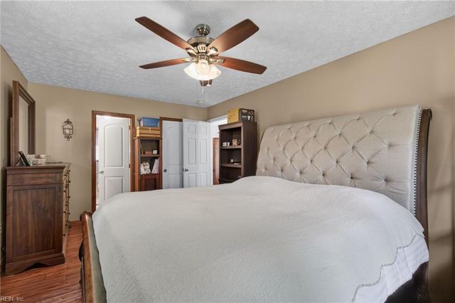 102 Butlers Pointe Ln, Smithfield, VA 23430