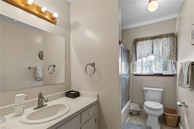 102 Butlers Pointe Ln, Smithfield, VA 23430