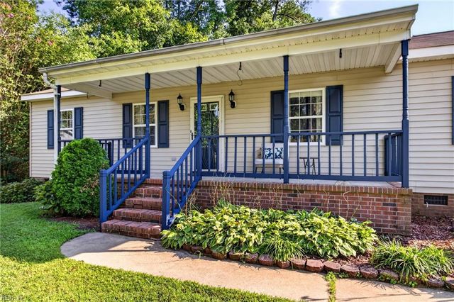 102 Butlers Pointe Ln, Smithfield, VA 23430