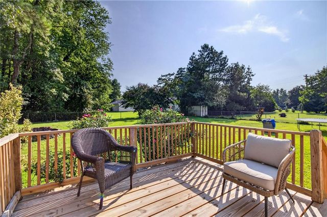 102 Butlers Pointe Ln, Smithfield, VA 23430