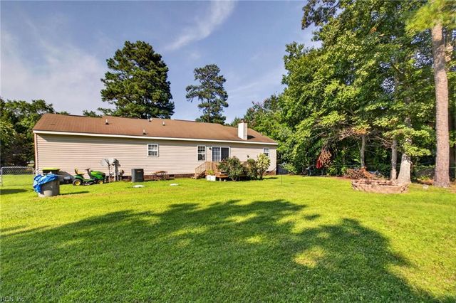 102 Butlers Pointe Ln, Smithfield, VA 23430