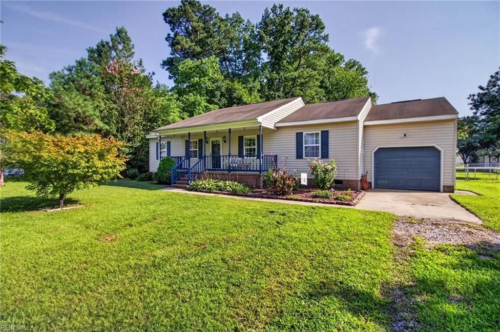 102 Butlers Pointe Ln, Smithfield, VA 23430