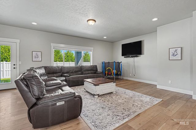 1628 W Whistleberry St, Middleton, ID 83644