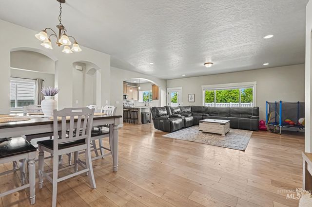 1628 W Whistleberry St, Middleton, ID 83644