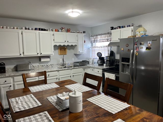 451 Mooreland Drive, Whiteland, IN 46184