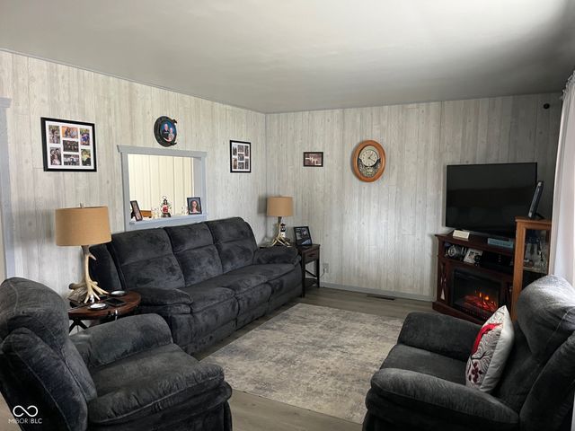 451 Mooreland Drive, Whiteland, IN 46184