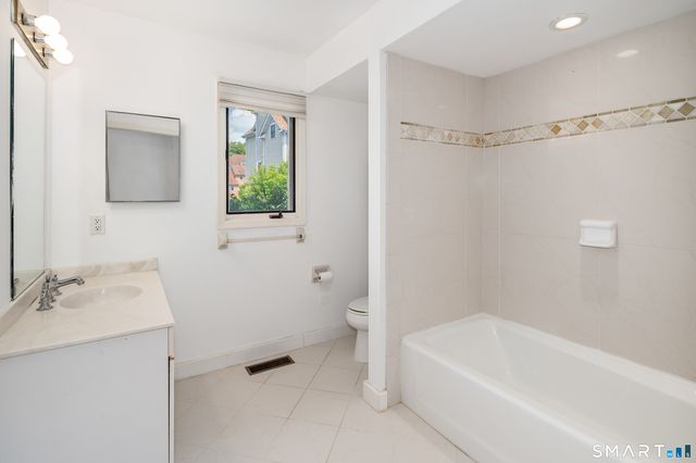44 Pleasant Street 23, Stamford, CT 06901