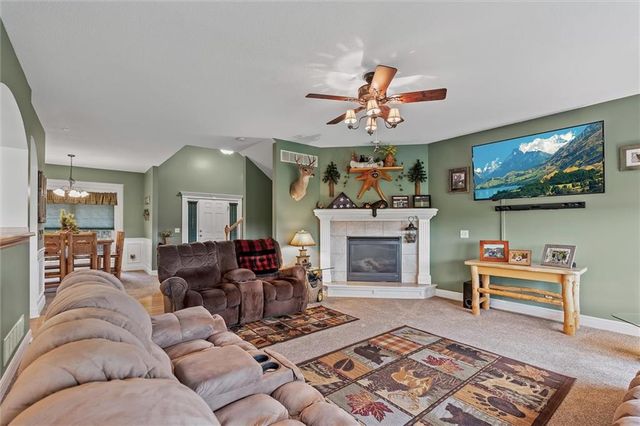 2204 Prairie Creek Drive, Kearney, MO 64060