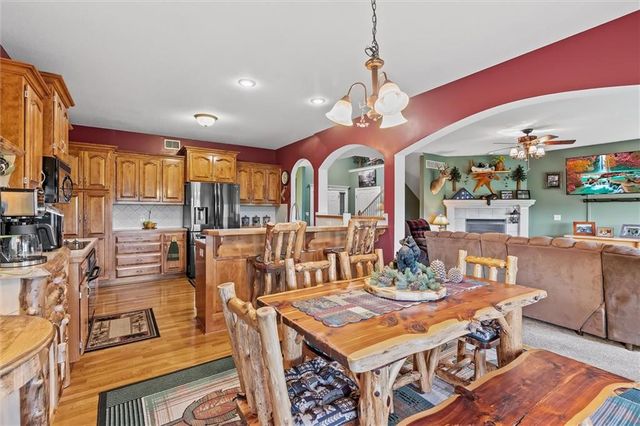 2204 Prairie Creek Drive, Kearney, MO 64060