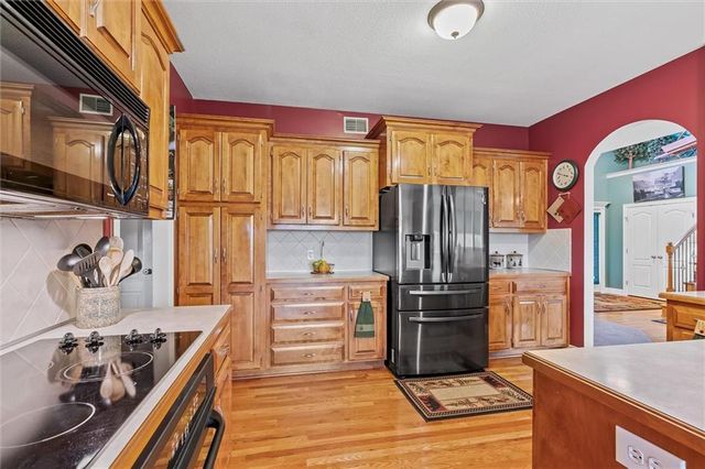 2204 Prairie Creek Drive, Kearney, MO 64060