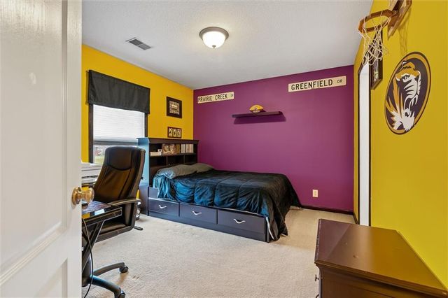 2204 Prairie Creek Drive, Kearney, MO 64060