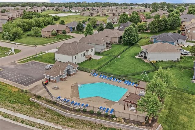 2204 Prairie Creek Drive, Kearney, MO 64060