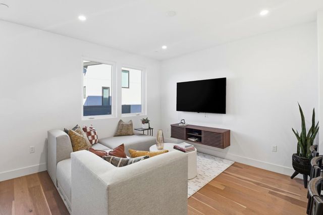 1129 Esther Court, Palo Alto, CA 94303