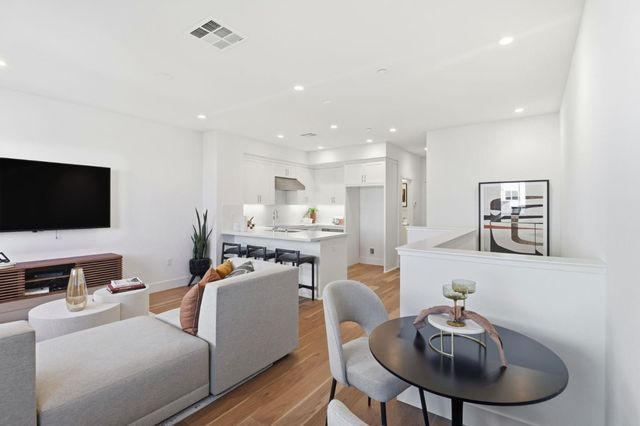 1129 Esther Court, Palo Alto, CA 94303