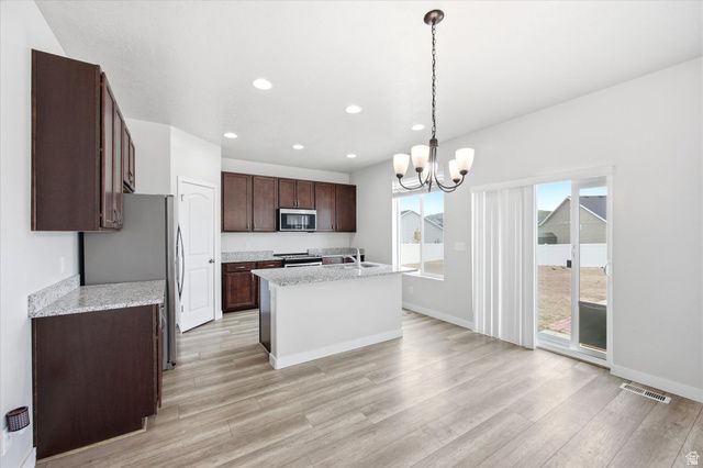 1756 E SEABISCUIT CT, Eagle Mountain, UT 84005