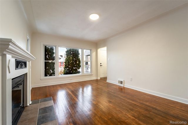 15162 Sprenger Avenue, Eastpointe, MI 48021