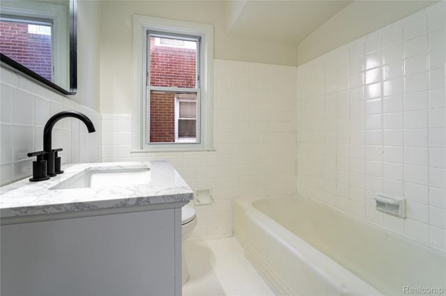 15162 Sprenger Avenue, Eastpointe, MI 48021