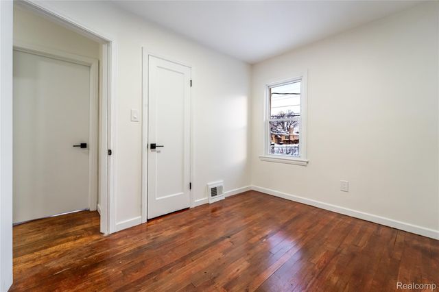 15162 Sprenger Avenue, Eastpointe, MI 48021