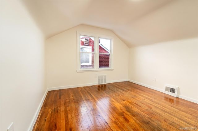 15162 Sprenger Avenue, Eastpointe, MI 48021