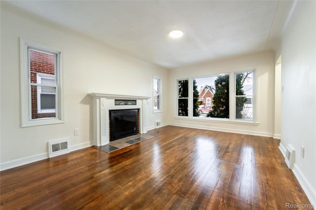 15162 Sprenger Avenue, Eastpointe, MI 48021