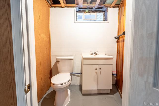 15162 Sprenger Avenue, Eastpointe, MI 48021