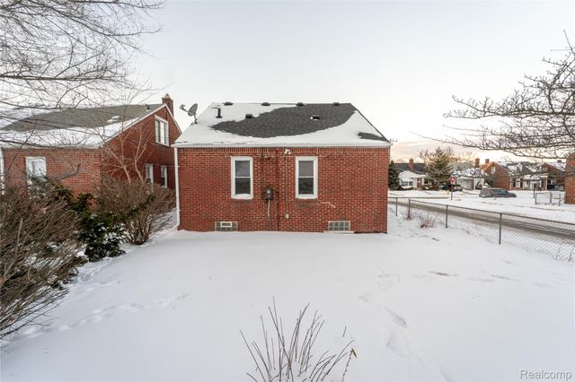 15162 Sprenger Avenue, Eastpointe, MI 48021