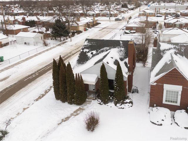 15162 Sprenger Avenue, Eastpointe, MI 48021