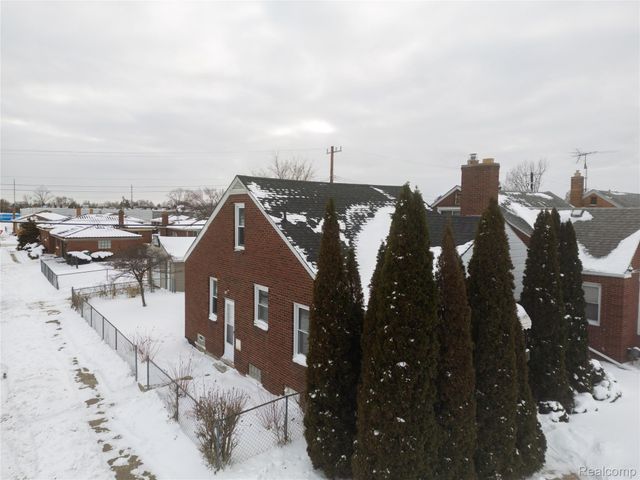 15162 Sprenger Avenue, Eastpointe, MI 48021