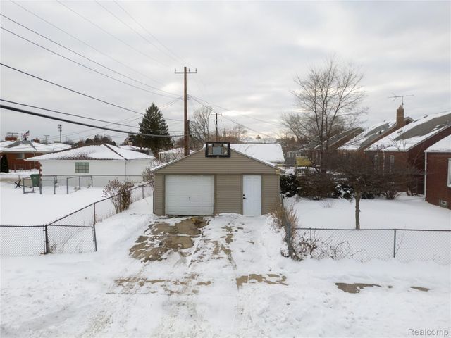 15162 Sprenger Avenue, Eastpointe, MI 48021