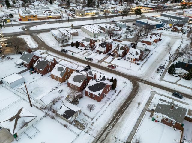 15162 Sprenger Avenue, Eastpointe, MI 48021