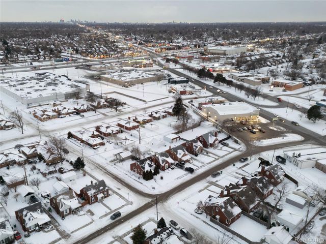 15162 Sprenger Avenue, Eastpointe, MI 48021