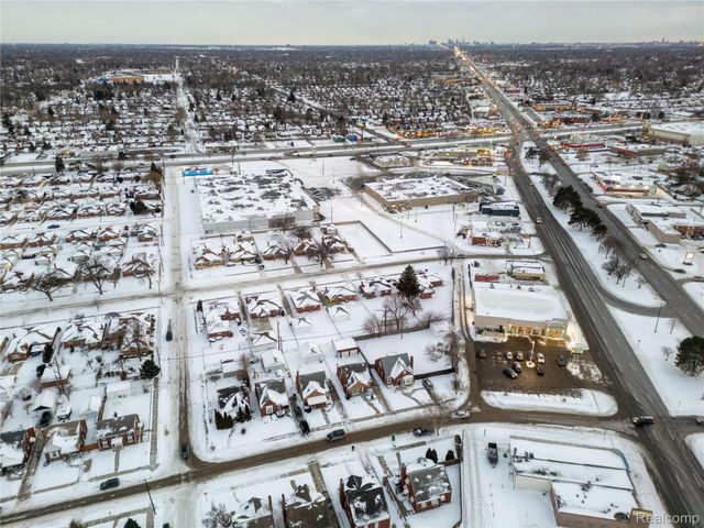 15162 Sprenger Avenue, Eastpointe, MI 48021