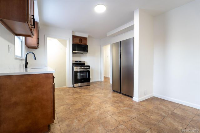 15162 Sprenger Avenue, Eastpointe, MI 48021