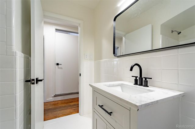 15162 Sprenger Avenue, Eastpointe, MI 48021