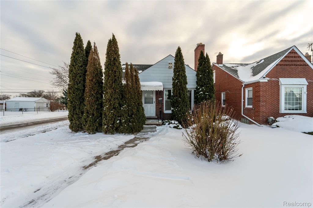 15162 Sprenger Avenue, Eastpointe, MI 48021